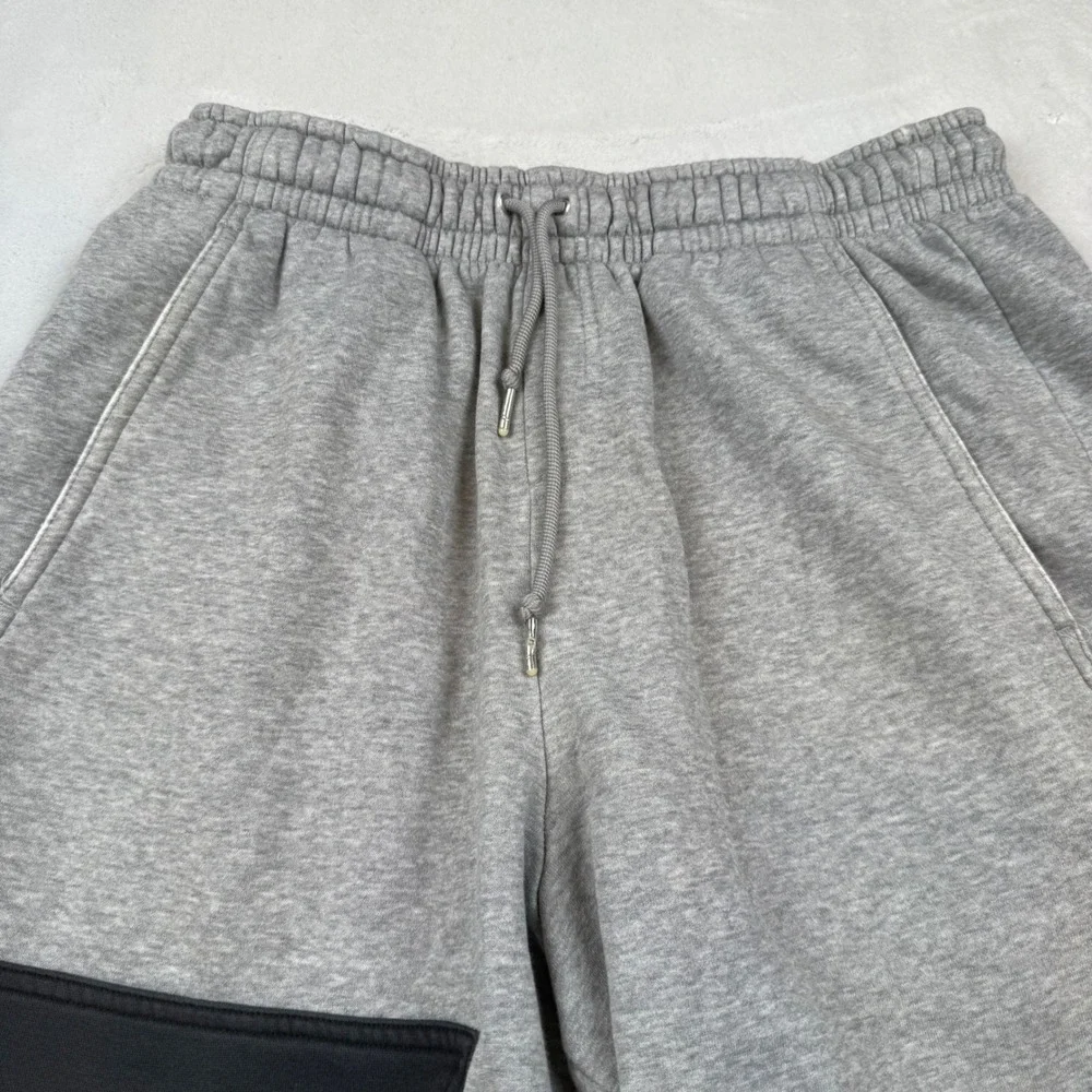 Jordan Men's Shorts Size‎ M Gray Black Sweat Drawstring Pockets Casual